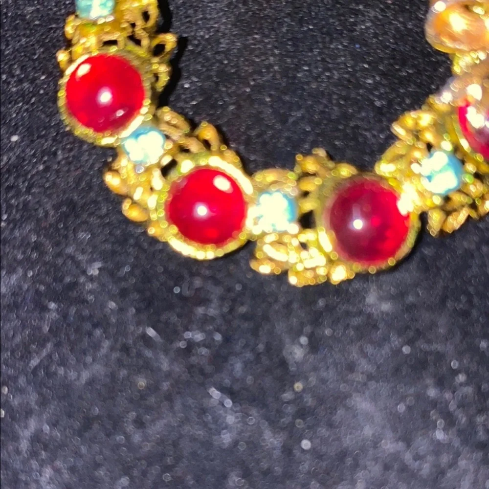 Vintage Weiss Christmas Wreath Elegant Gold With Blue and Red Brooch - Picture 4 of 6